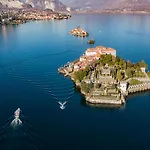 Breathtaking Lake View In The Heart Of Stresa